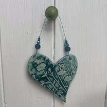 Load image into Gallery viewer, Floral Heart Decoration