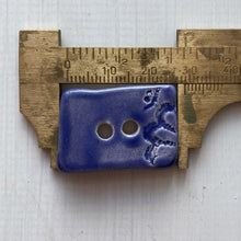 Load image into Gallery viewer, Floral Oblong 3cm Buttons