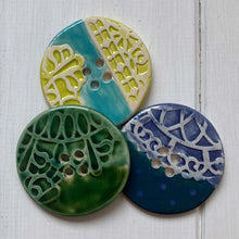 Load image into Gallery viewer, Lacy Buttons 4.5cm