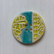 Load image into Gallery viewer, Lacy Buttons 4.5cm
