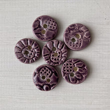 Load image into Gallery viewer, Single Floral Embossed Round 18mm Buttons