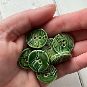 Small Palm embossed 22mm button