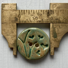 Load image into Gallery viewer, Small Love Tree embossed 22mm button sets
