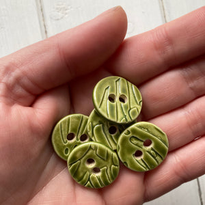 Small Palm embossed 22mm button