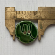 Load image into Gallery viewer, Small Palm embossed 22mm button
