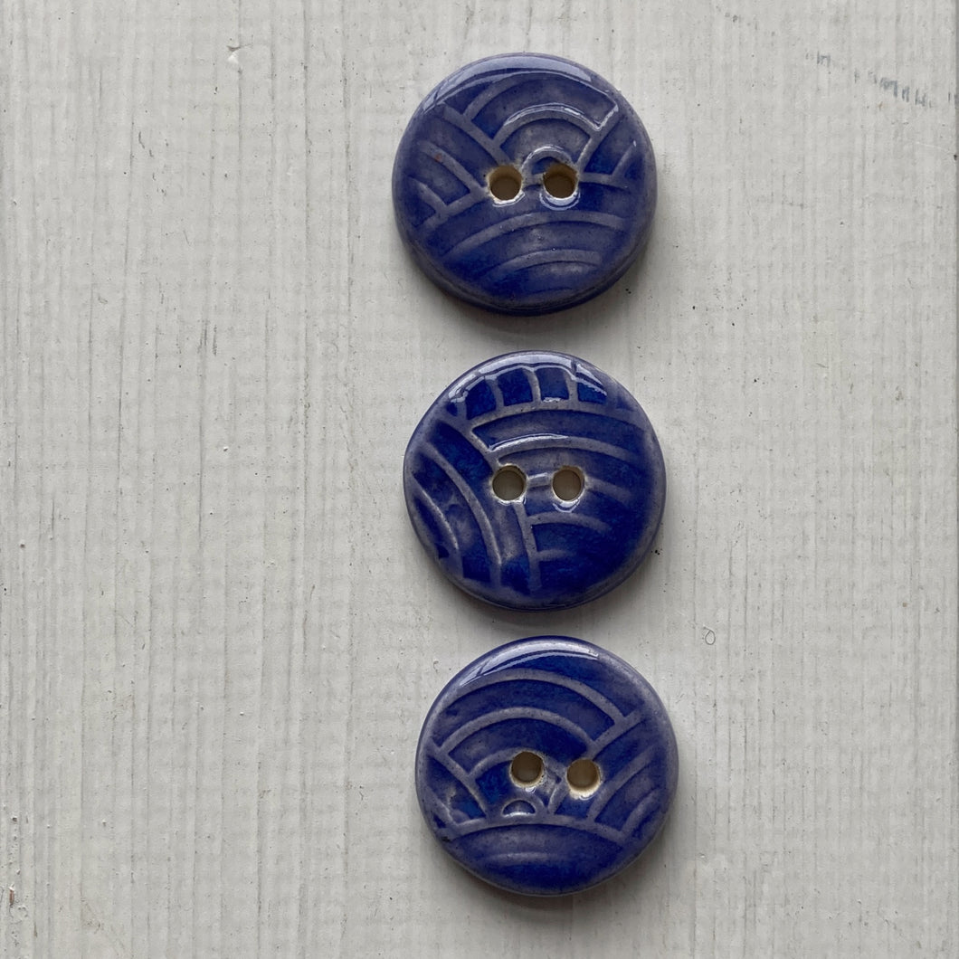 Small wave embossed 22mm button